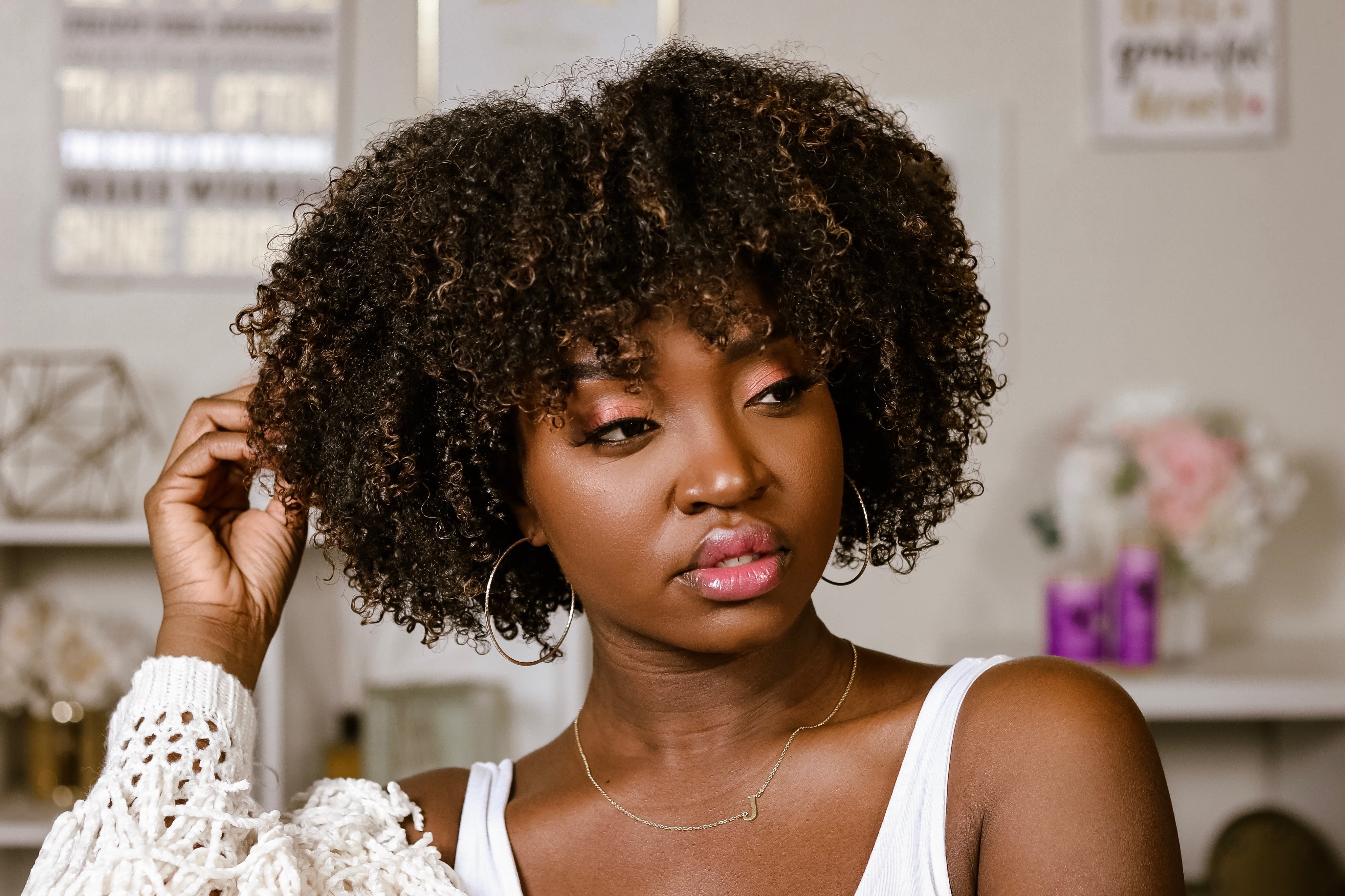 The Top Haircuts for Curly Hair and Round Faces & How to Ask for Them –  Blissy